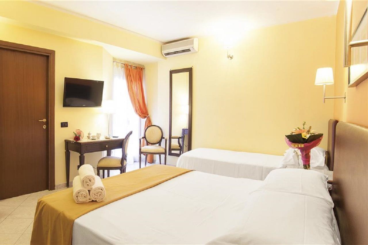 Hotel Tuscolana Rome Luaran gambar